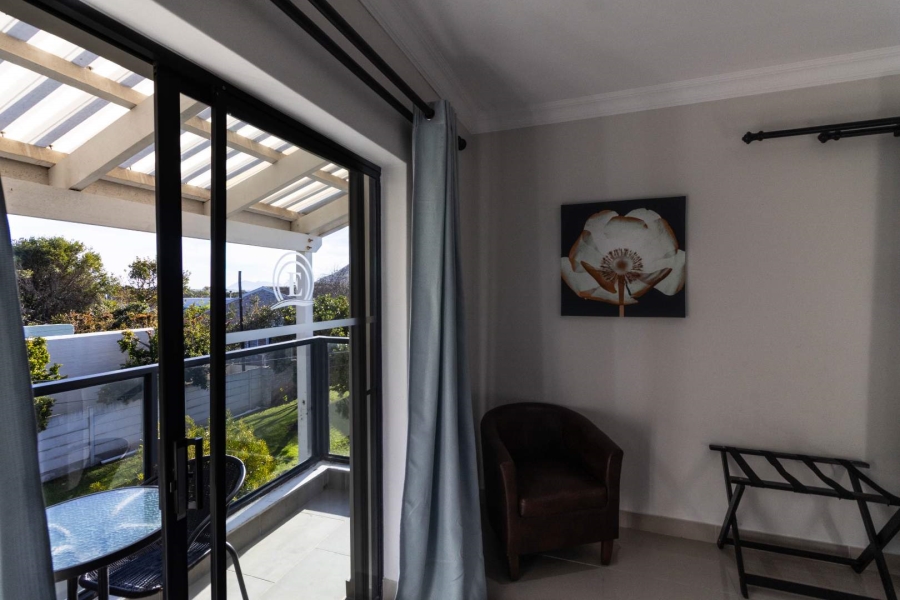 7 Bedroom Property for Sale in Sandbaai Western Cape